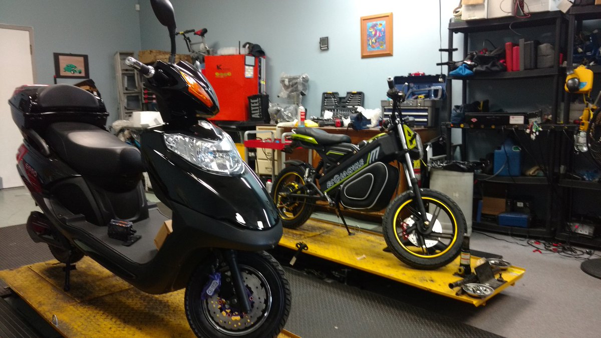 🏍🔧 James &amp; I will be building #ebikes until 3:30 today! 🔧🏍 
#ygk #electricbike #scooter #smallbusiness