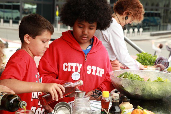 LTAFood's tweet photo. Local chefs and their kids cook with #familydinner advocates #kidfriendlyrecipes #LTAFEST16 https://t.co/Aoc2JDeHIk https://t.co/ciXYqvNQTJ