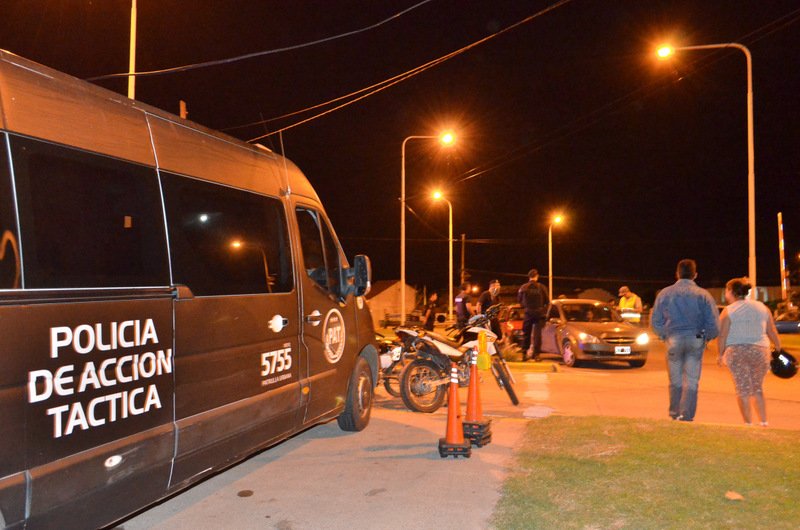 PregonSL's tweet photo. Nuevos operativos en San Lorenzo y Timbúes resultó con varios demorados https://t.co/iUbfN47h2L https://t.co/YvAGEshooh