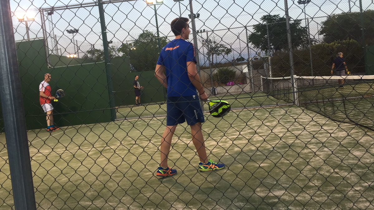 KieroPadel's tweet photo. Quién dijo fin??? Seguimos en verano!! https://t.co/RgoNkMxfSv
