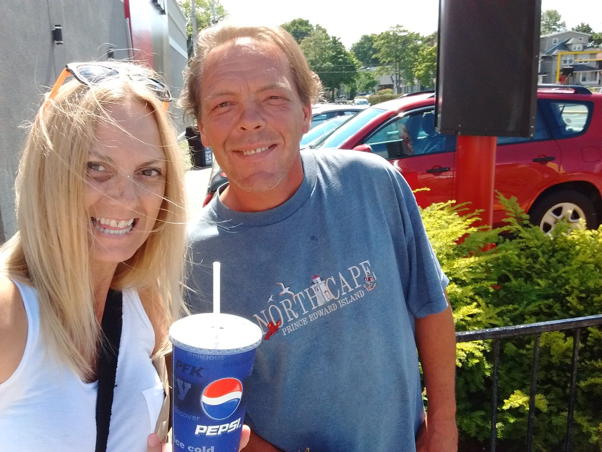 SoloExplore's tweet photo. If you see this guy by KFC, Be Kind. He's 50 today! I got him some Lunch @kfc_canada #Quinpoolrd @haligonia #lunch https://t.co/WNB2HWNZ6i