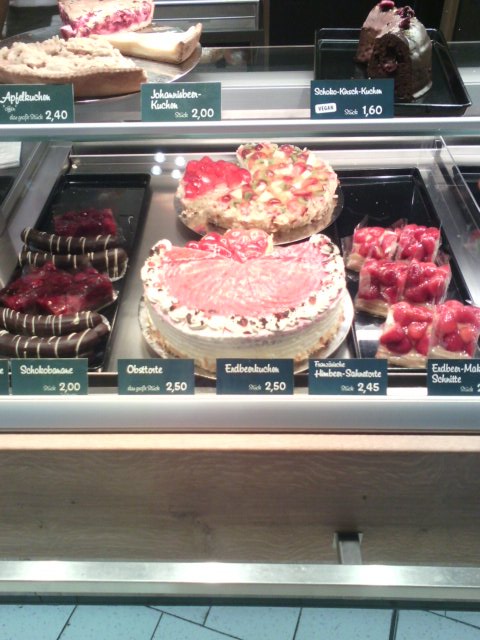 Desupoyo's tweet photo. Many bakeries in Germany offer pastries, cake and/or #chocobananas https://t.co/hLLRnfADPD