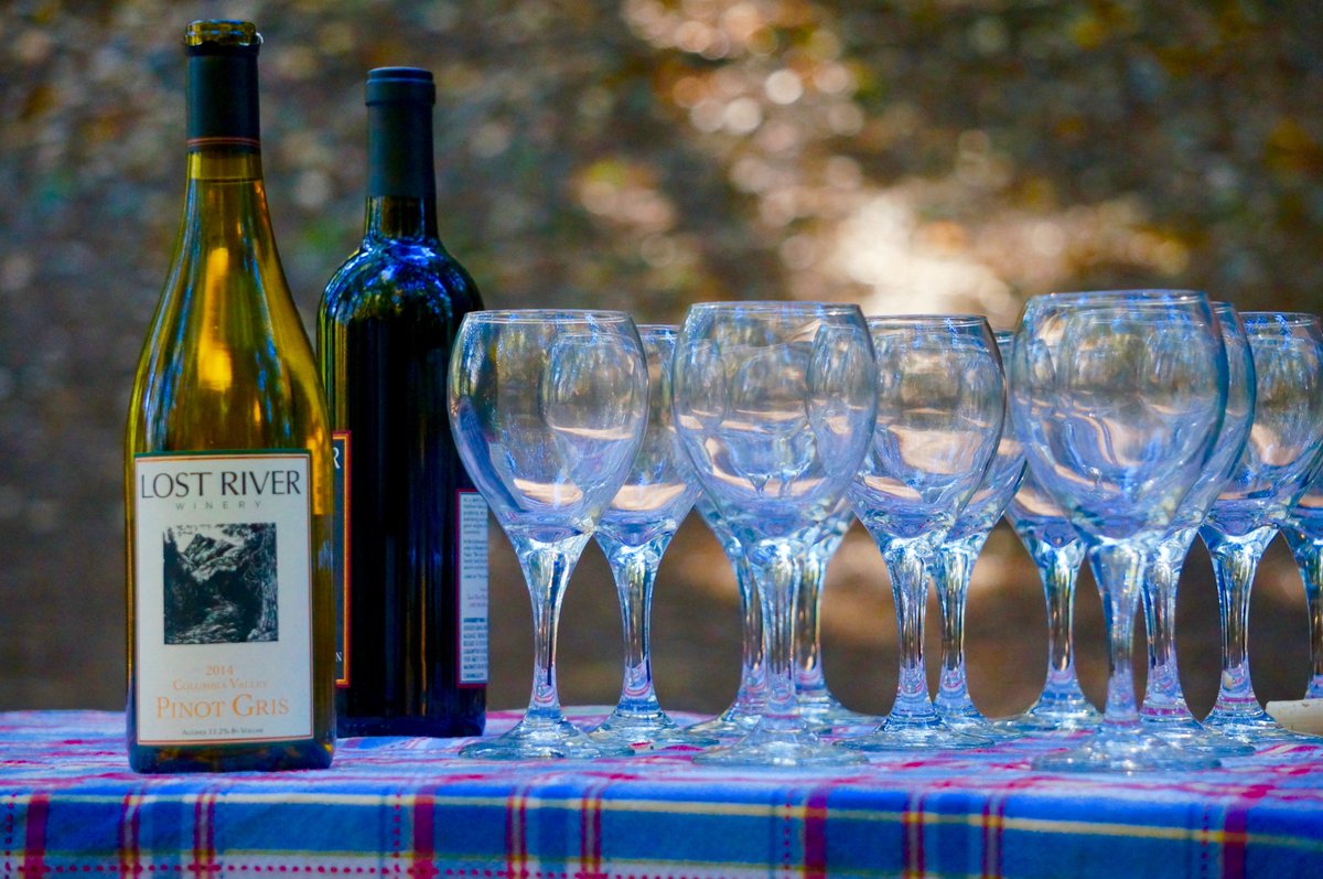 An unforgettable three days eating and paddling with <a href="/savorseattle/">Savor Seattle</a> - on the #blog!  seattlemaven.com/2016/08/27/sav… #travel