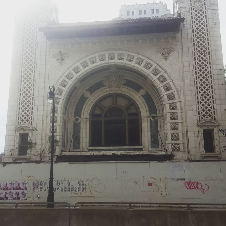 abandogram's tweet photo. choclatesunshyne: #abandoneddetroit #oldbuildings https://t.co/MDE37tO04m