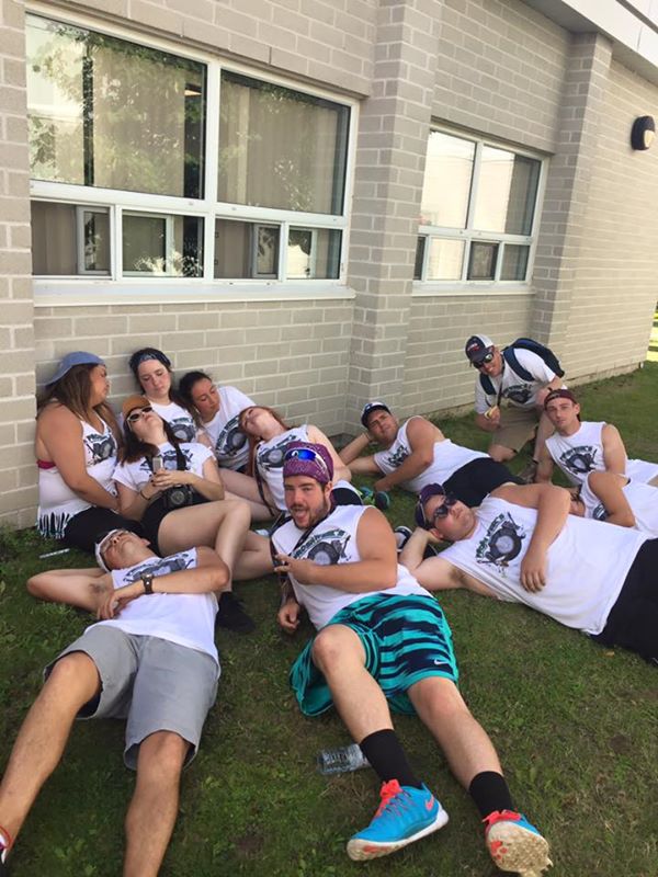 NUSUtalks's tweet photo. All of our amazing Frosh Leaders at the residence complexes! #froshweek2016 #froshweeksgreatesthits @NipissingU https://t.co/hvpaYU3yHS