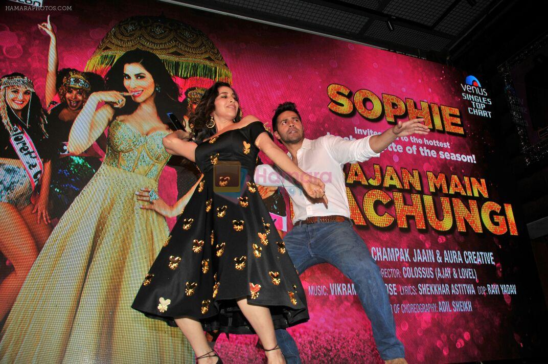VarunUniverse's tweet photo. [PICS] Varun Dhawan at the launch of @Sophie_Choudry's new album. https://t.co/RwAbNNomsx