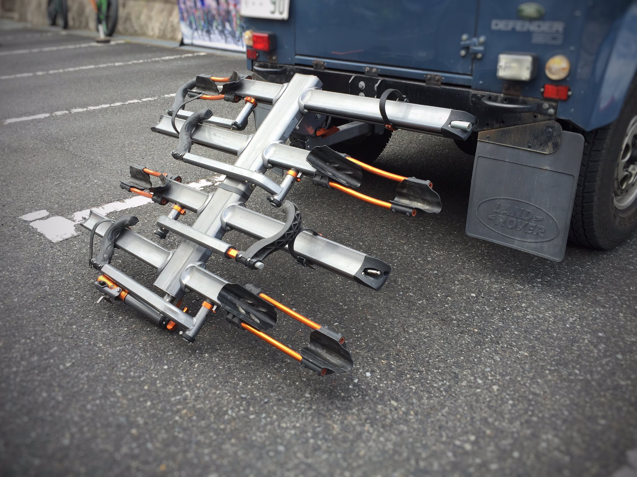 フィクションサイクル店長 Auf Twitter 2台積みのヒッチキャリアはよく見かけますが 4台積みはさすがに圧巻ですね この前2台積みのヒッチ キャリアで高速道路を走行中 ナンバープレートが見えないという理由でパトカーに停止させられた人がいたので