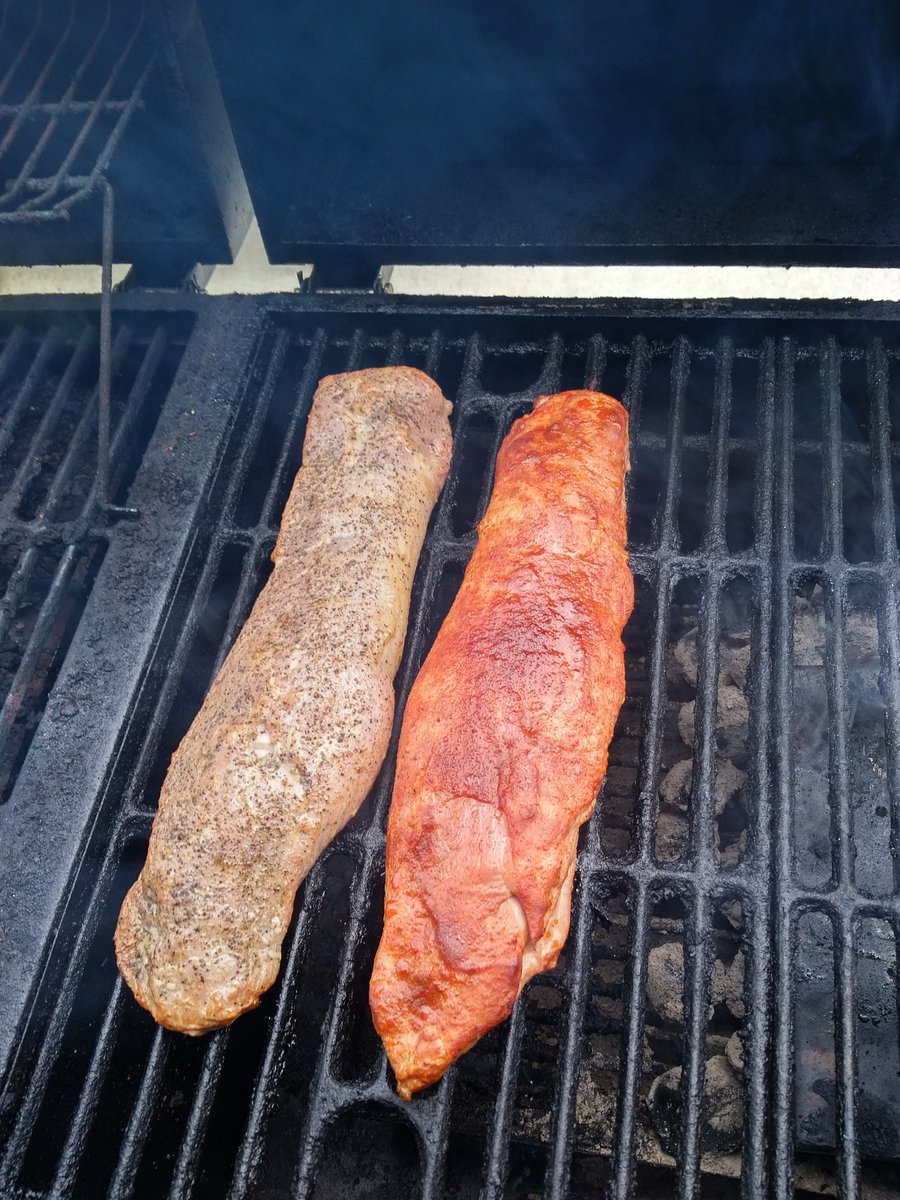 Staub24's tweet photo. Just started the BBQ for a light snack @BuzzedBoarBBQ @roccitytigers @RazorWray15 #hungover #hungry @LucknowsMITF https://t.co/5aUybSbF9b