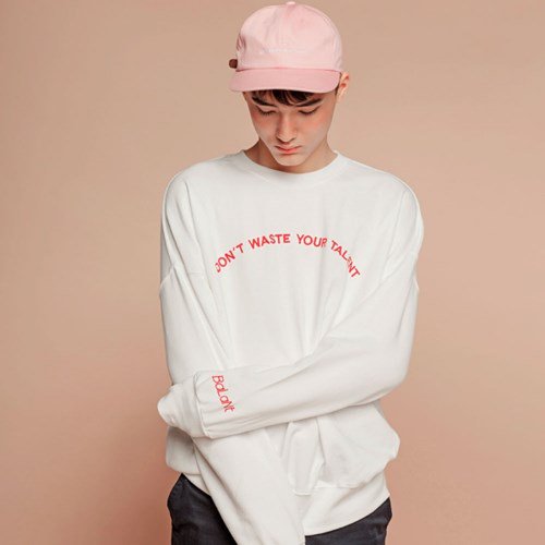 keyfashiontrend's tweet photo. Balant Offering Sweatshirt White 
₩ 54,000
#BALANT #발란트
#샤이니 #키 #기범 #key #bumkeyk https://t.co/uMyydnLBkG