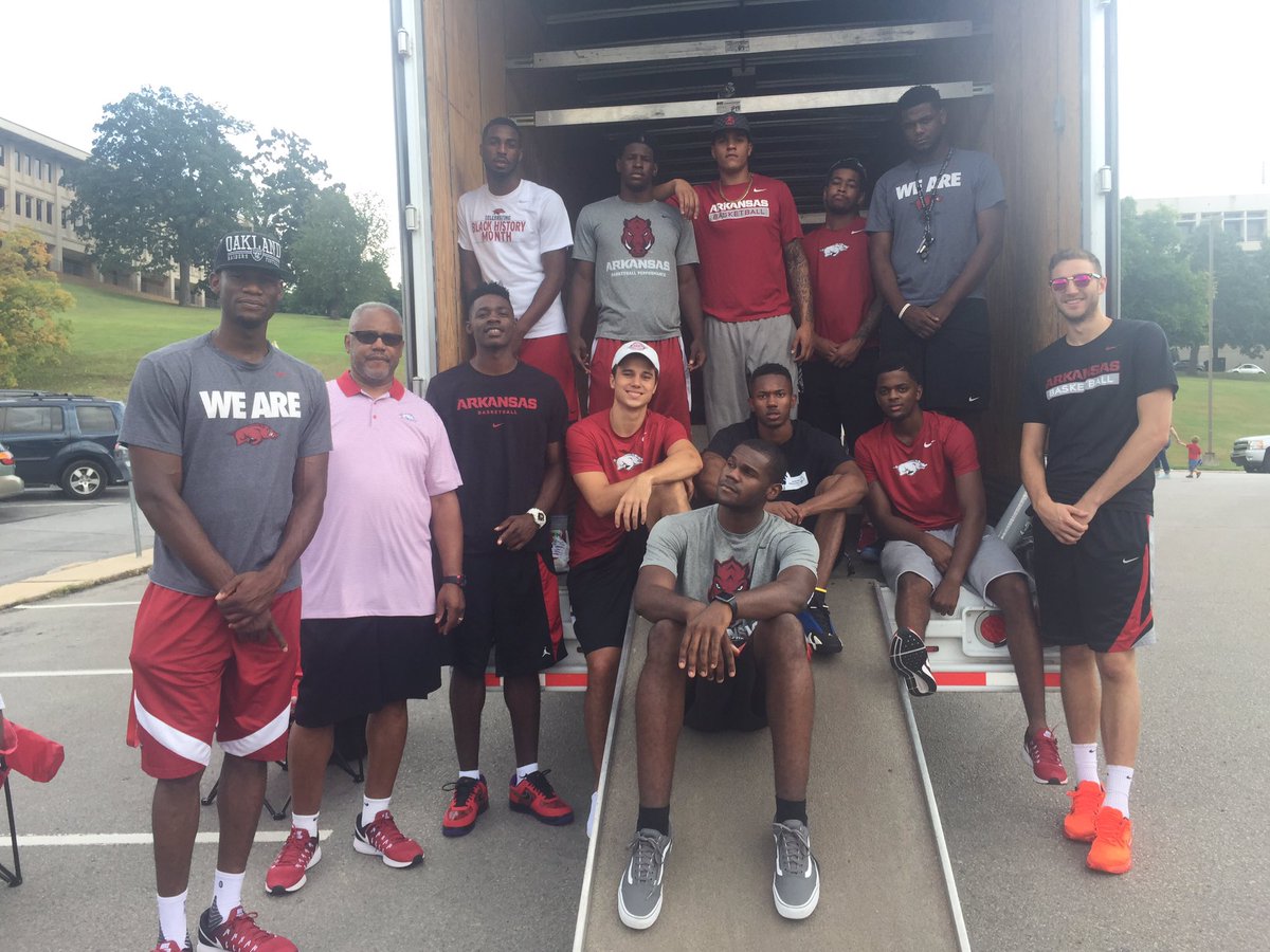 RazorbackMBB's tweet photo. Supplies coming your way Baton Rouge. 👊 🐗👢 https://t.co/DoKpRN14GP
