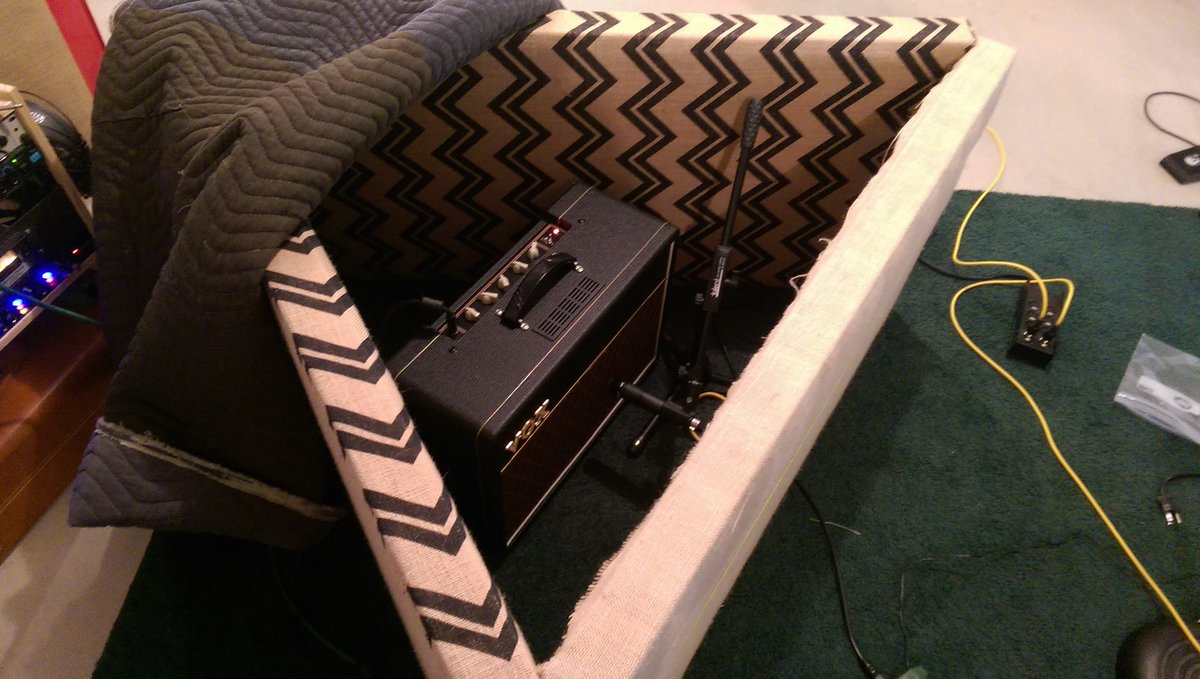 oldgreencouch's tweet photo. #guitartracking #Illuminati #VOX https://t.co/538Orj2CoC