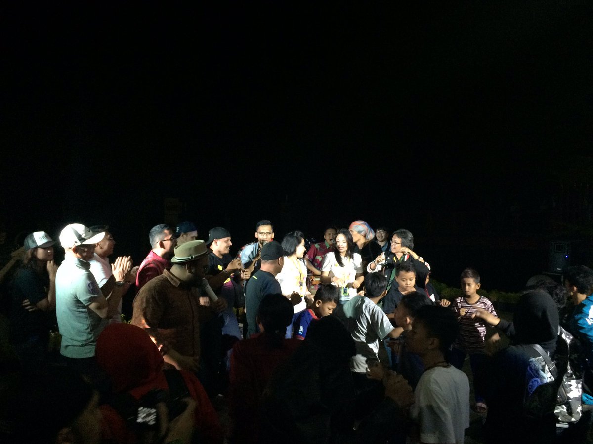 Aa senang bisa bergoyang bersama warga Bandung dan <a href="/pakop69/">Pakop</a> di acara <a href="/seribubit/">1000sbit</a>. 

Hatur nuhun sadayana. 😘😘😘😘