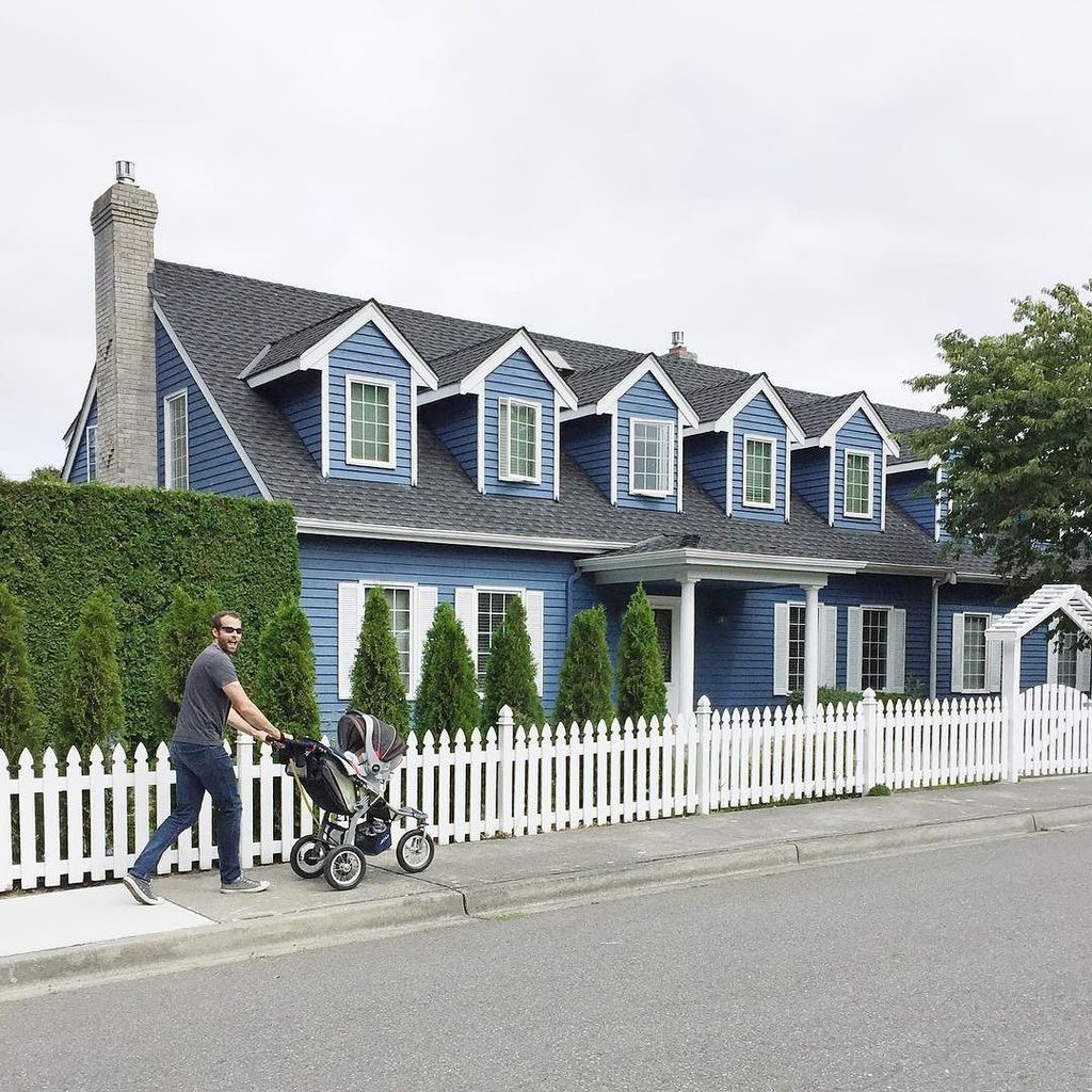 athomeinlove's tweet photo. Took Ian for a walk through the neighborhood and showed him all our favorite houses. #ianm… https://t.co/wrfJjAmicL https://t.co/YdYGu7lZYW
