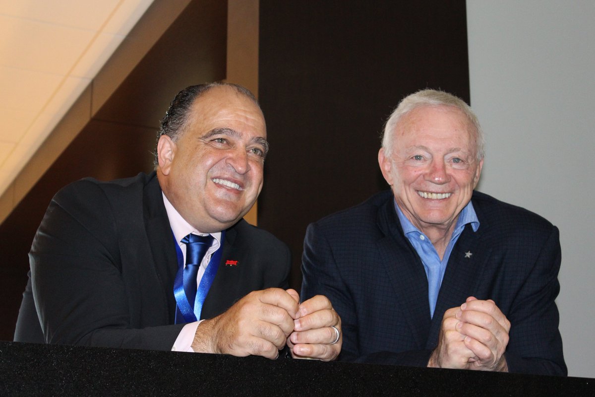 FriscoTXEDC's tweet image. 3 years in the making! #FriscoMayor &amp;amp; @DallasCowboys Jerry Jones watch @friscoisd football #StarKickoff #partnership