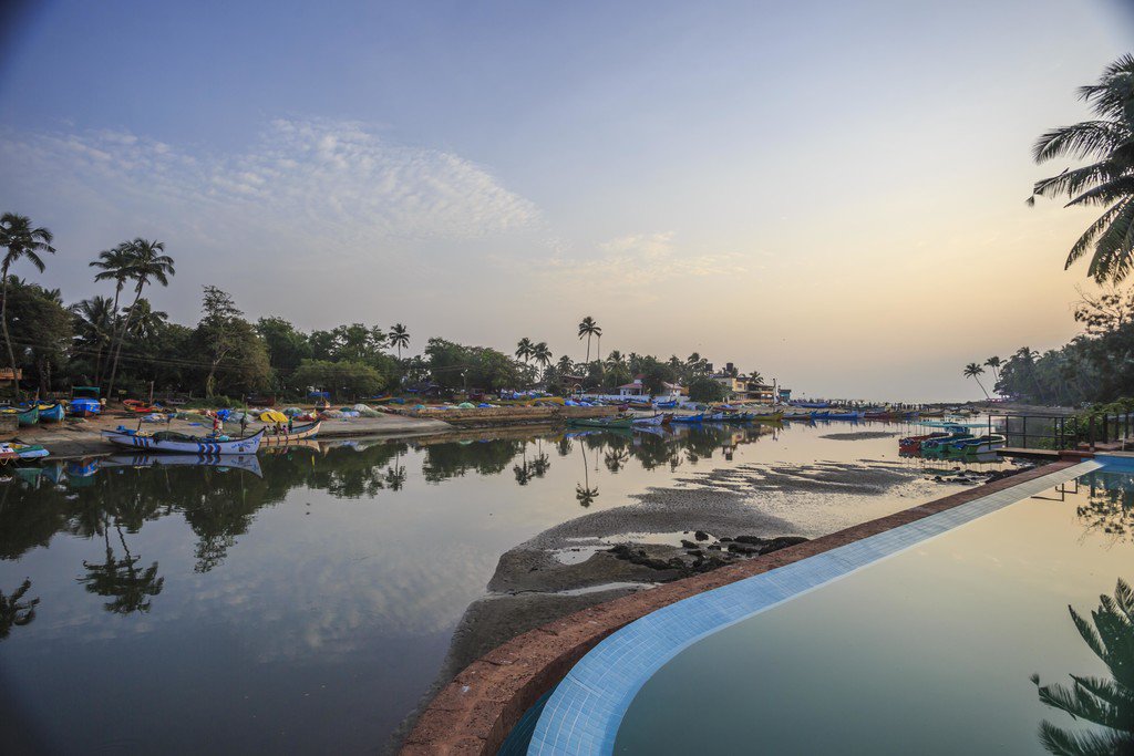 GoaExperience's tweet photo. Here's just a few reasons why we think you should #travel with us. https://t.co/j7lHx8hwjV #GoaExperience https://t.co/qlbkgDzG3A