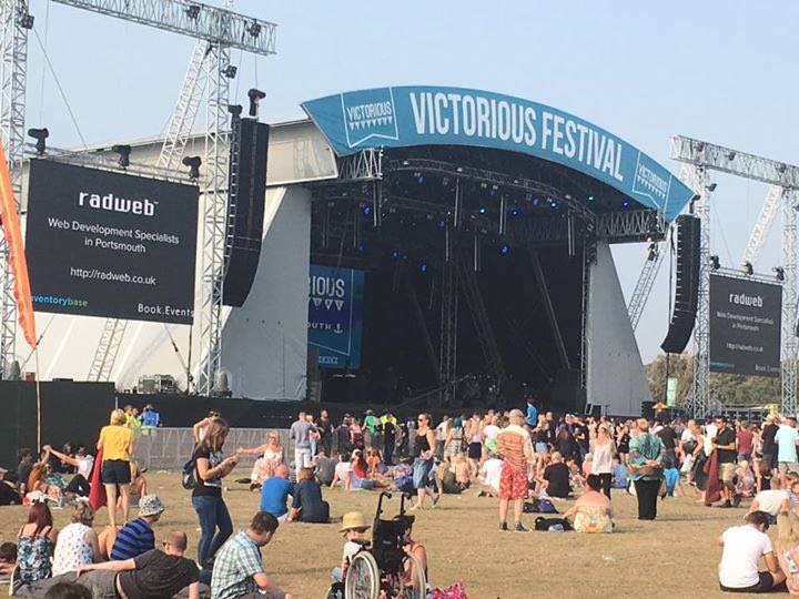 radweb's tweet image. #victoriousfestival main stage