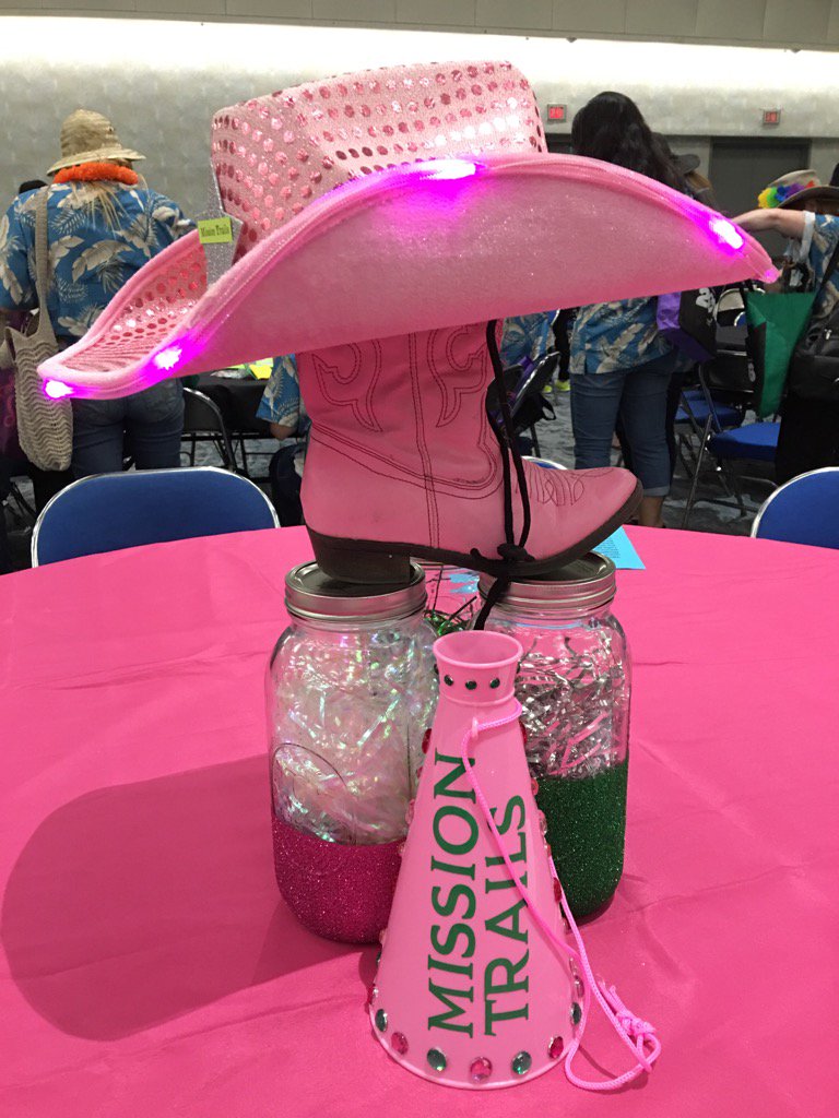 acalbow's tweet photo. Mission Trails SU. Don't let anyone dim your SPARKLE!!! #sdgirlscouts #vcc2016 https://t.co/zJZDBfsKJ6