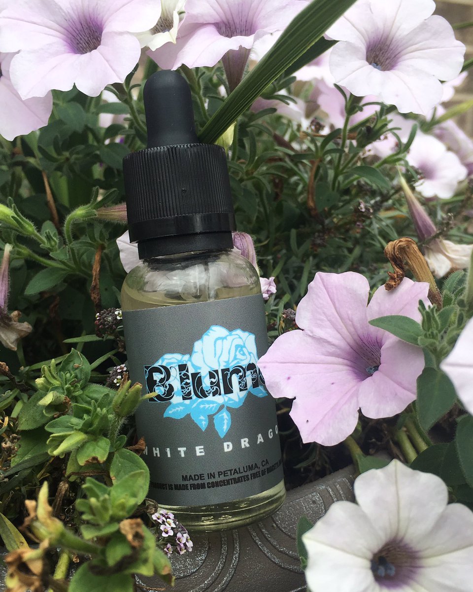 Shae_Pae_'s tweet photo. Man this flavor is loaded! Check this out: a dragon fruit mixed with peaches, yogurt and a strawberry cream! https://t.co/18LoixZFX8