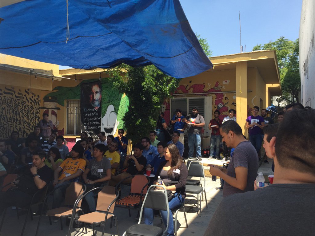 El primer día de las comunidades, casa llena!