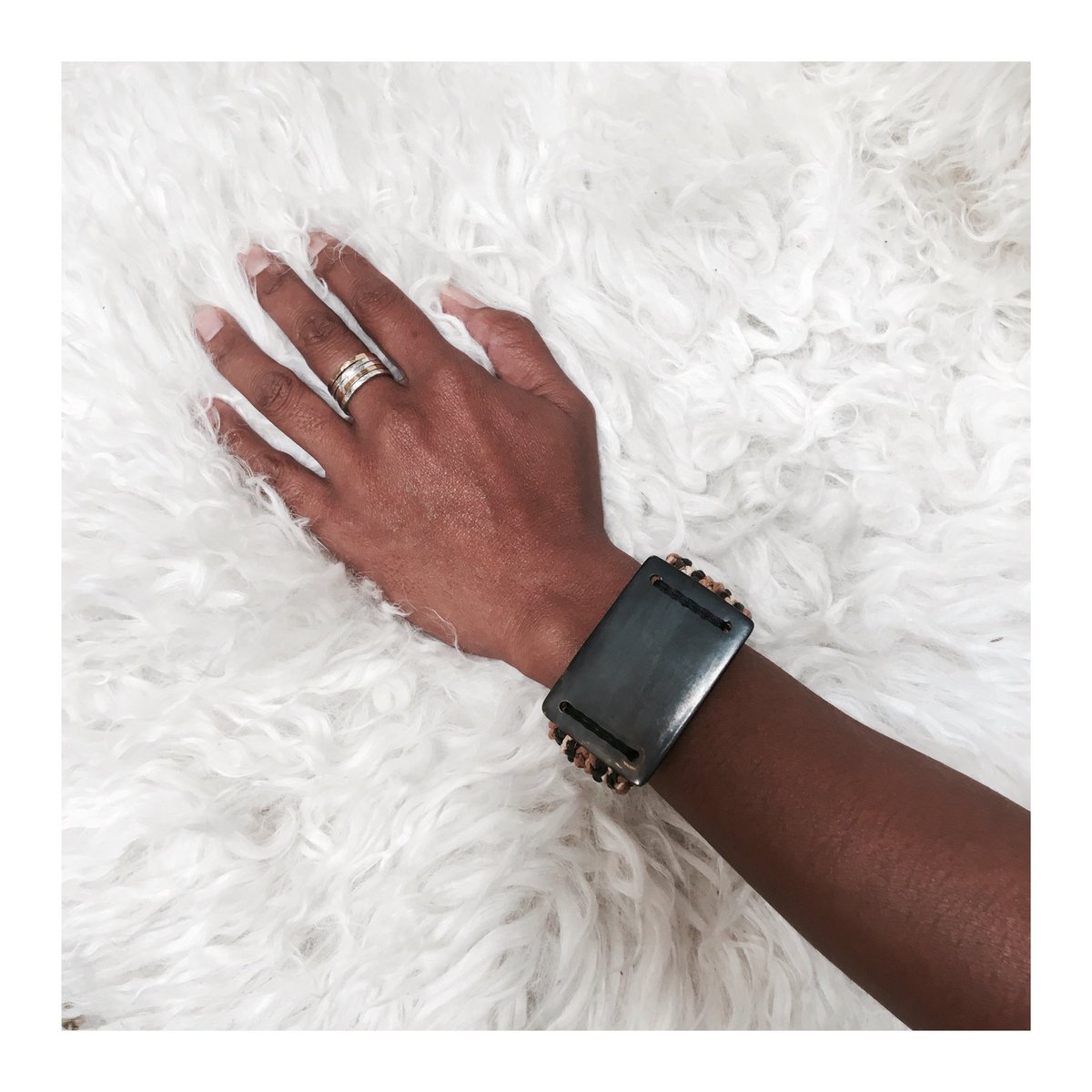 SongaDesigns's tweet image. Unleash your inner bohemian goddess with the Lily bracelet! Available in black &amp;amp; white⚪⚫ bit.ly/2blyJpa