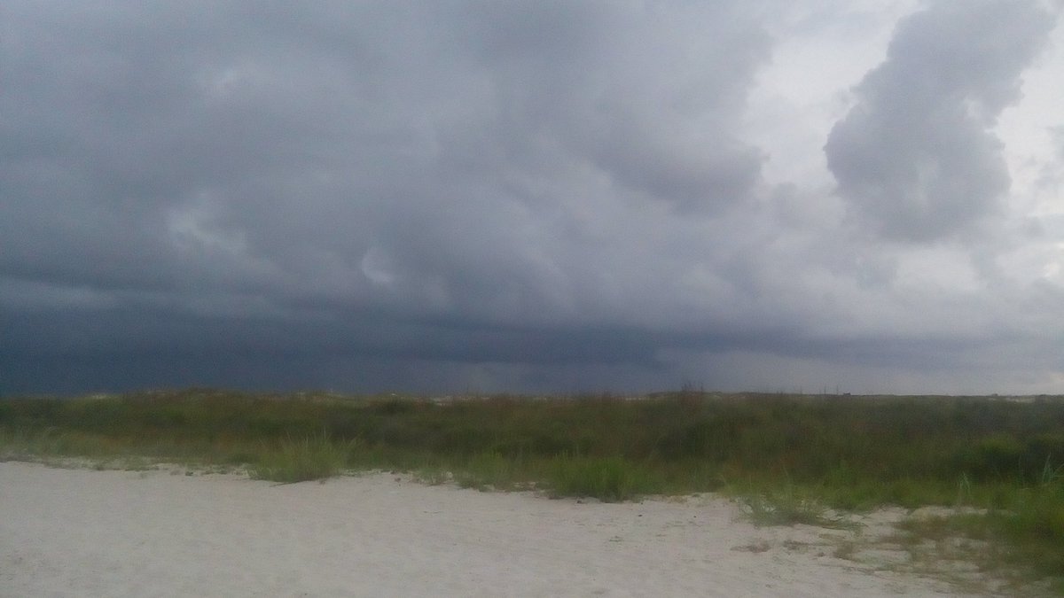 p_machor's tweet image. Maybe not the day to hit the beach? #funanyway @WeatherNation @yourtake @StormHour