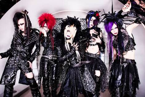 تويتر ヴィジュアル博士のる オムニバスcd制作中 على تويتر 88 Femme Fatale Schwarz Stein ソロと聴き続けてきましたが よりゴシックを極めかつ心の底からカッコいいと思えるバンドサウンドに依織さんが描く世界を落とし込んだ Kayaさんの新しい魅力に気付けた