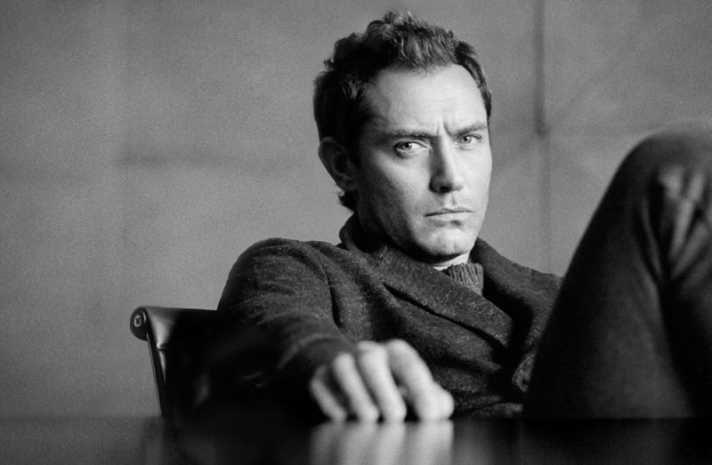 lacosacine's tweet photo. Jude Law estuvo muy cerca de ser #Superman, pero rechazó el papel. ¿Por qué? >> https://t.co/JdDjowV16x https://t.co/LLG1LFrnrT
