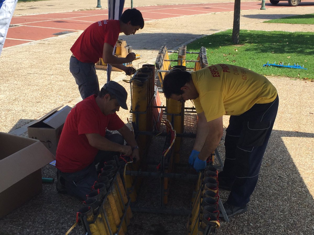 Ya estamos preparando los FUEGOS ARTIFICIALES de esta noche a las 22:30 desde isla dos aguas de PALENCIA