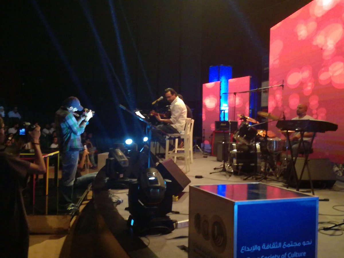 Startup_Band's tweet photo. محمود ردايدة عم ببدع على الستيج
#zain
#startupbandjo2016
#منح_شومان https://t.co/Isp97UaV49