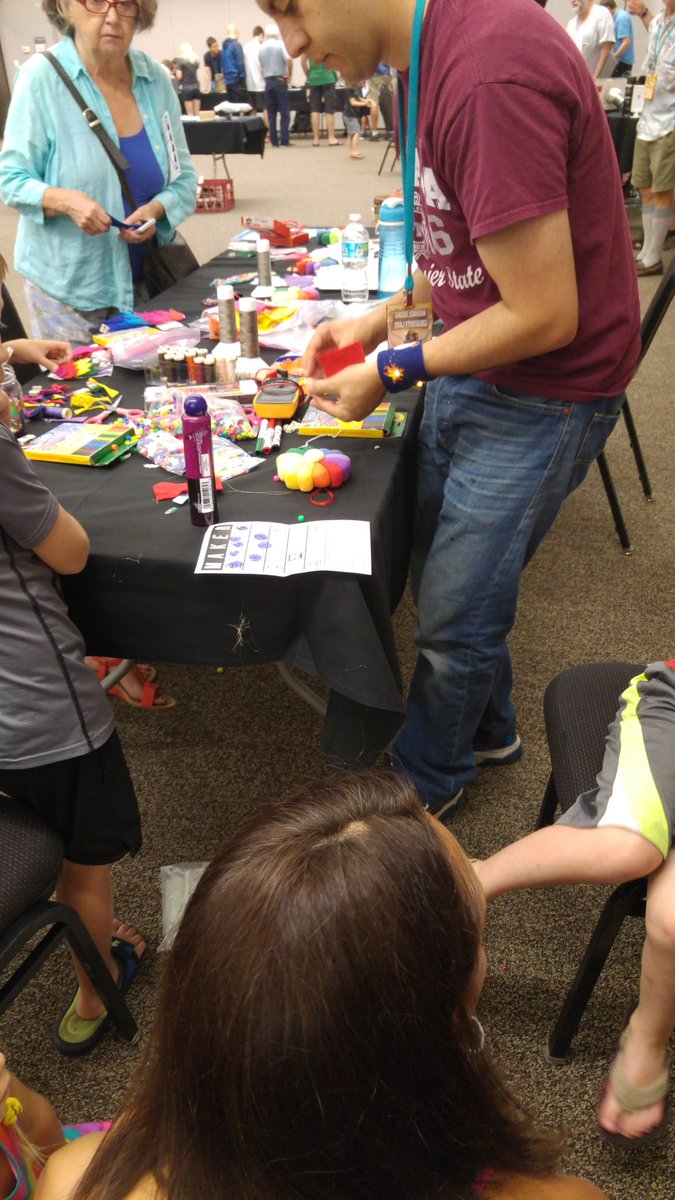 CLabsUCI's tweet image. Sewing e-textile bookmarks and bracelets @makevention! @BloomingLabs #maketolearn