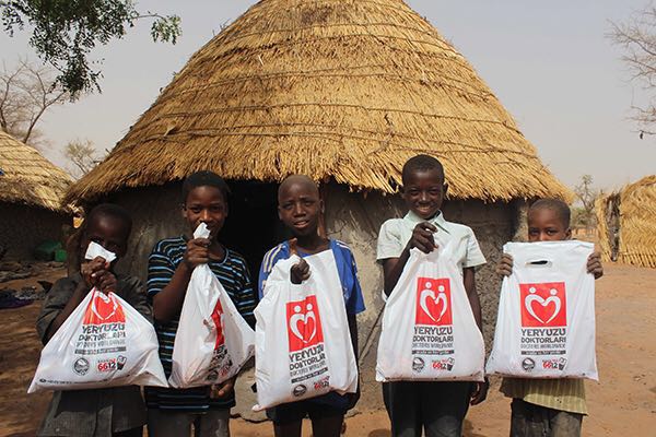 Gönüllere dokunmak için haydi paylaşmaya.. #Paylaşmakİyileştirir