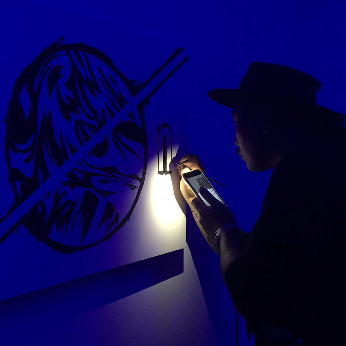 undoordinary_'s tweet image. Live painting by the amazing @tommiilim at last nights #undomag party. #undoordinary