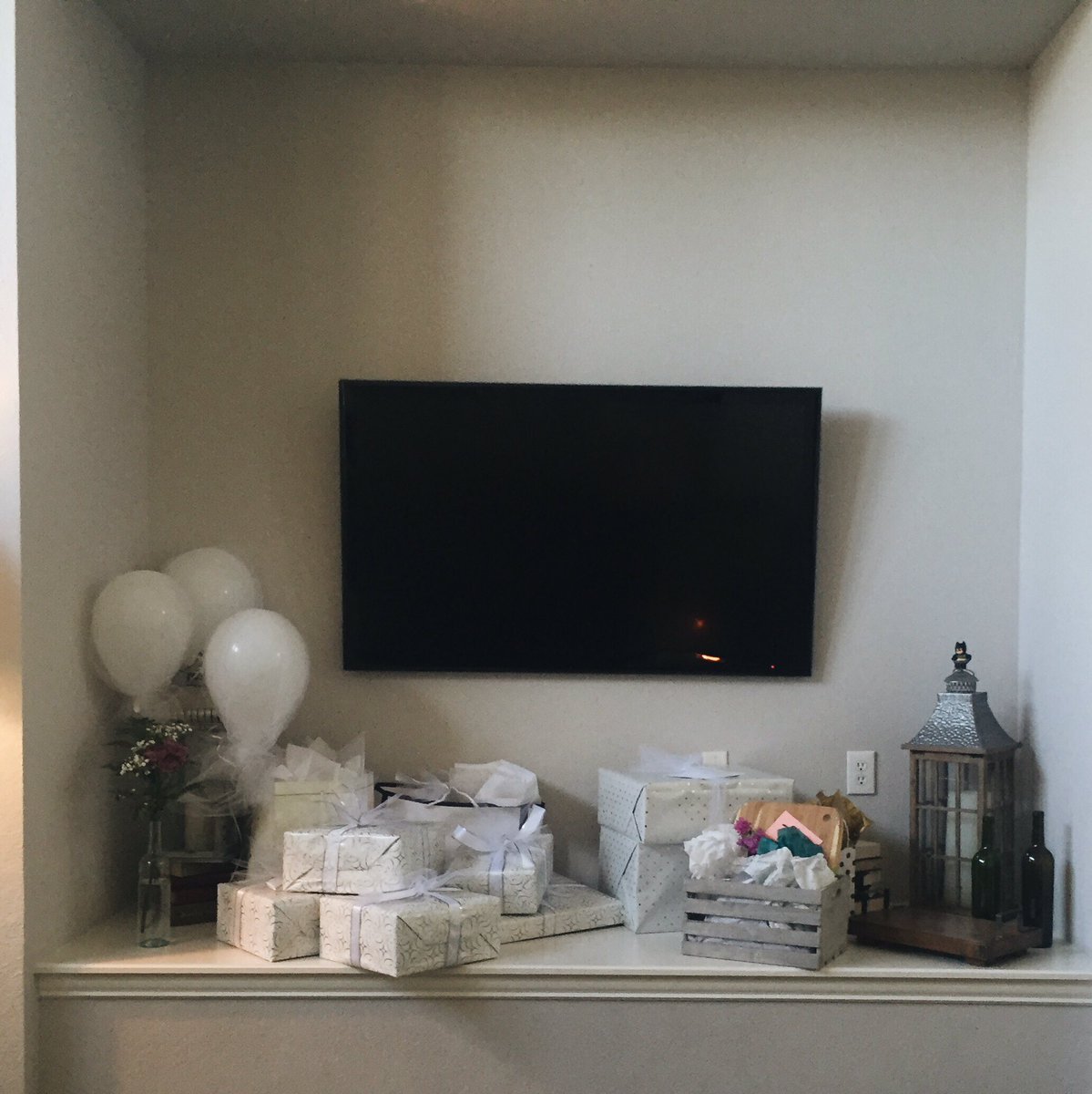 valeriegarz's tweet photo. So fun celebrating @itsakatelynbird today ☺️ #withsmith https://t.co/Bqlxf0iXVT