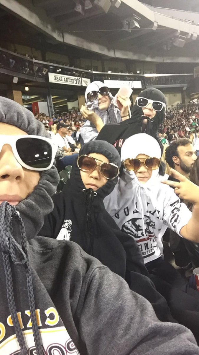 mrscierrra's tweet image. "What are y'all wearing to..." 
Me: