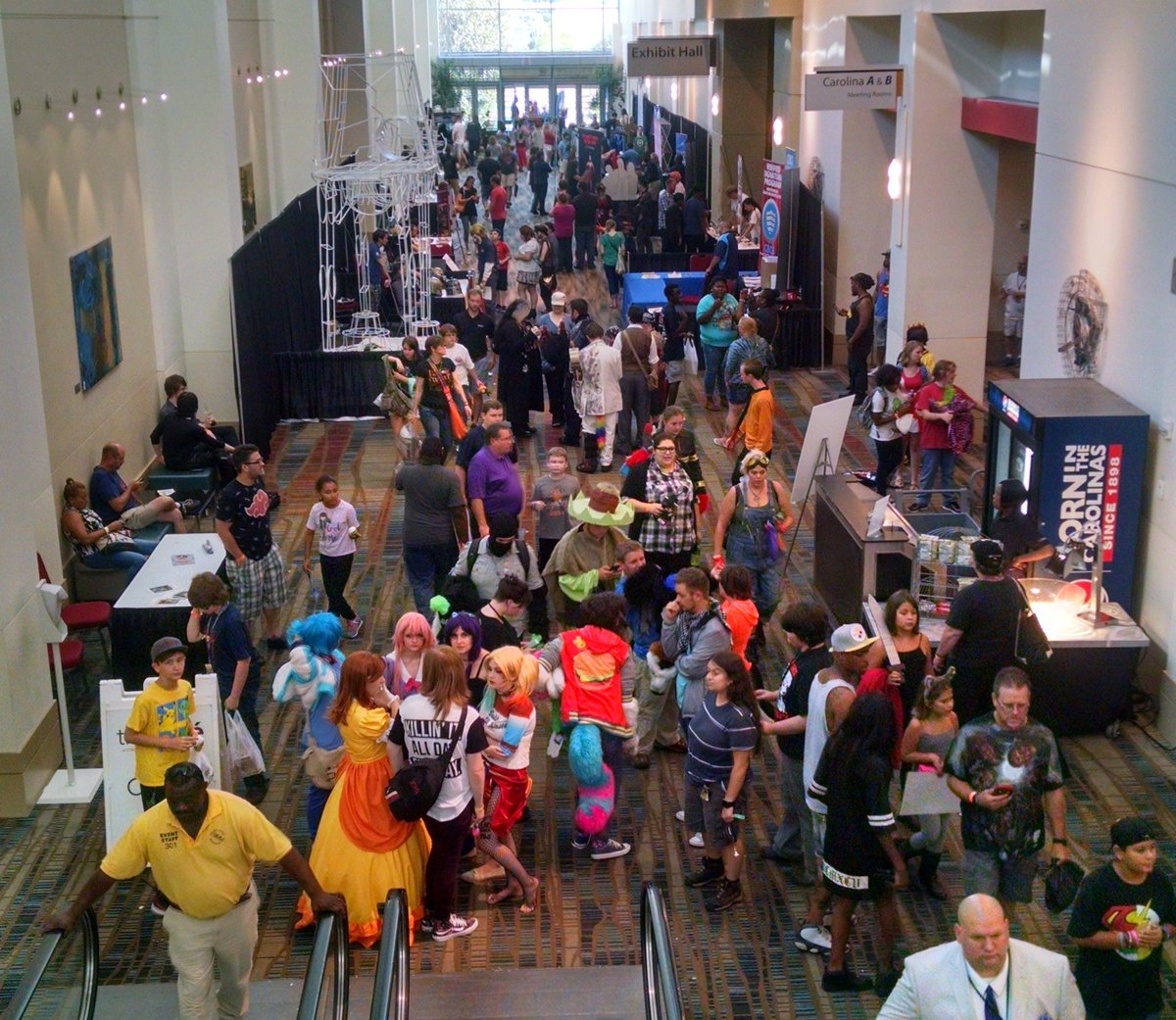 djmartyb's tweet photo. Great 1st day @SodaCityCon! More tomorrow #iamcomiccon https://t.co/RC5A2ZQsy0