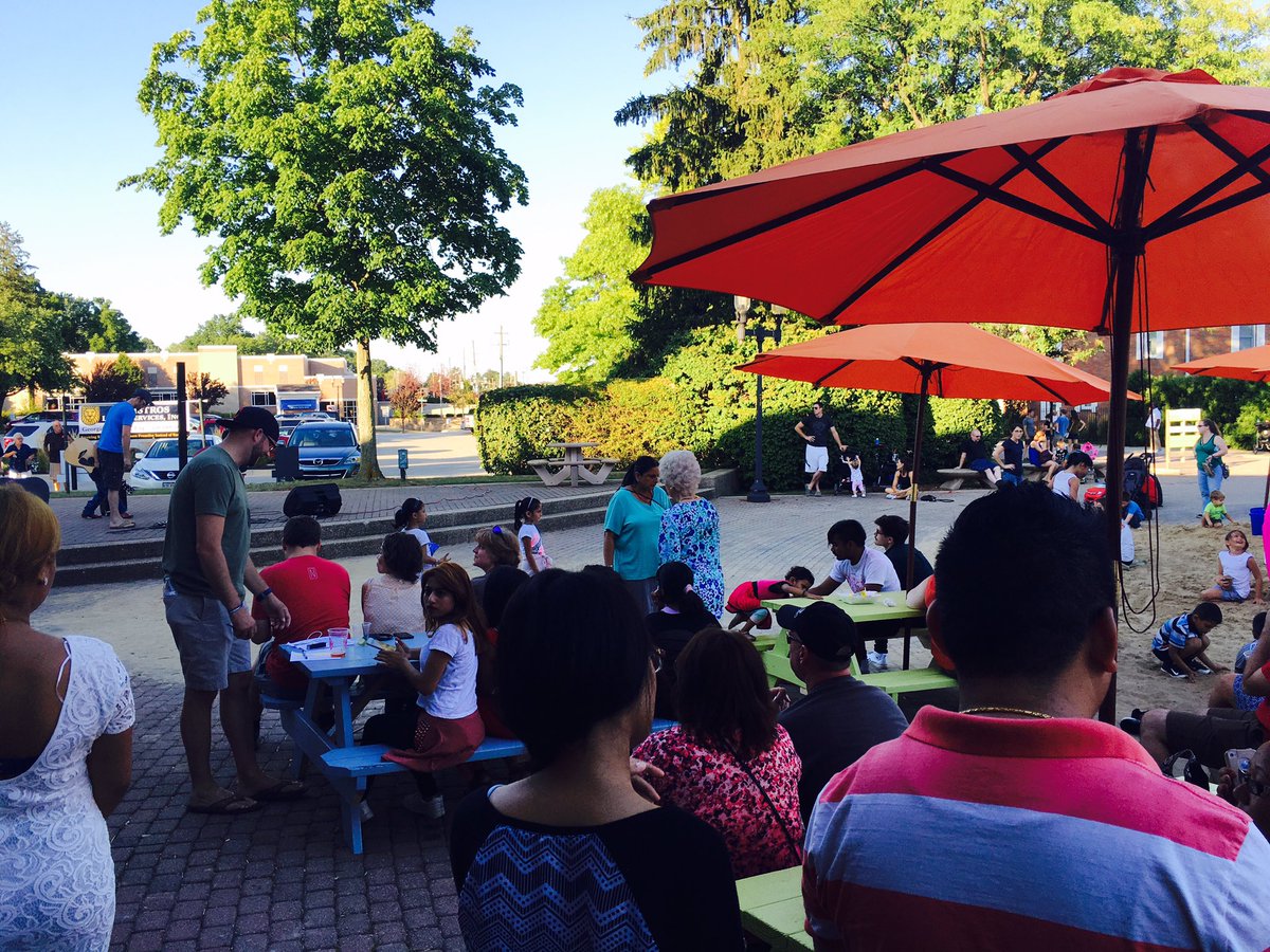 MCH_urbandesign's tweet photo. #fallsbetterblock was amazing! Can't wait to do it in @CLTgov #makecltamazing #AkronStudyTour #KnightCities https://t.co/minDXDONyf