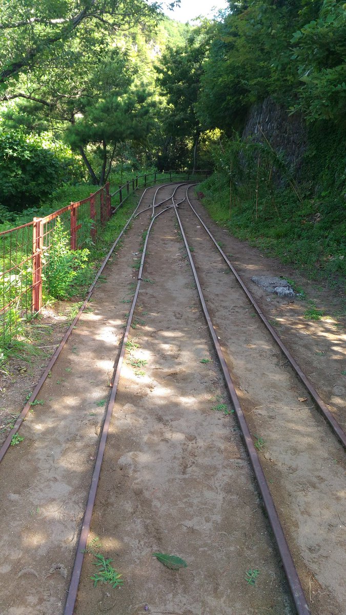 いよし Twitterissa 案件過ぎて草 鉱山鉄道 廃墟