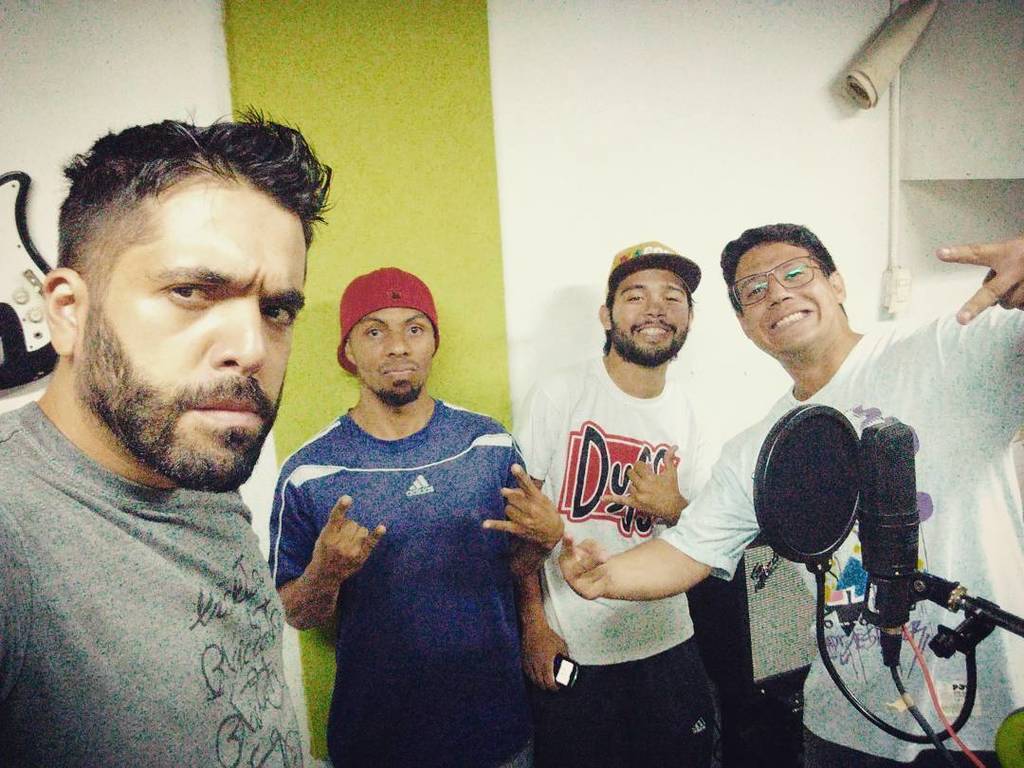 Hoy grabando voces del nuevo tema de @sdlsopadeletras en #LaCueva eso va sonando camión. Brutal trabajo @anthony_sd…