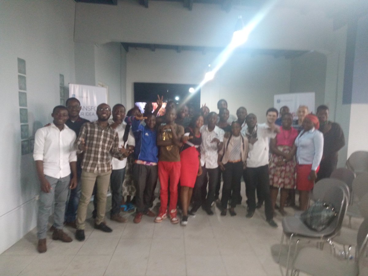 nyamfitg's tweet photo. Photo de famille #ll237 https://t.co/v0IlEuNUYk