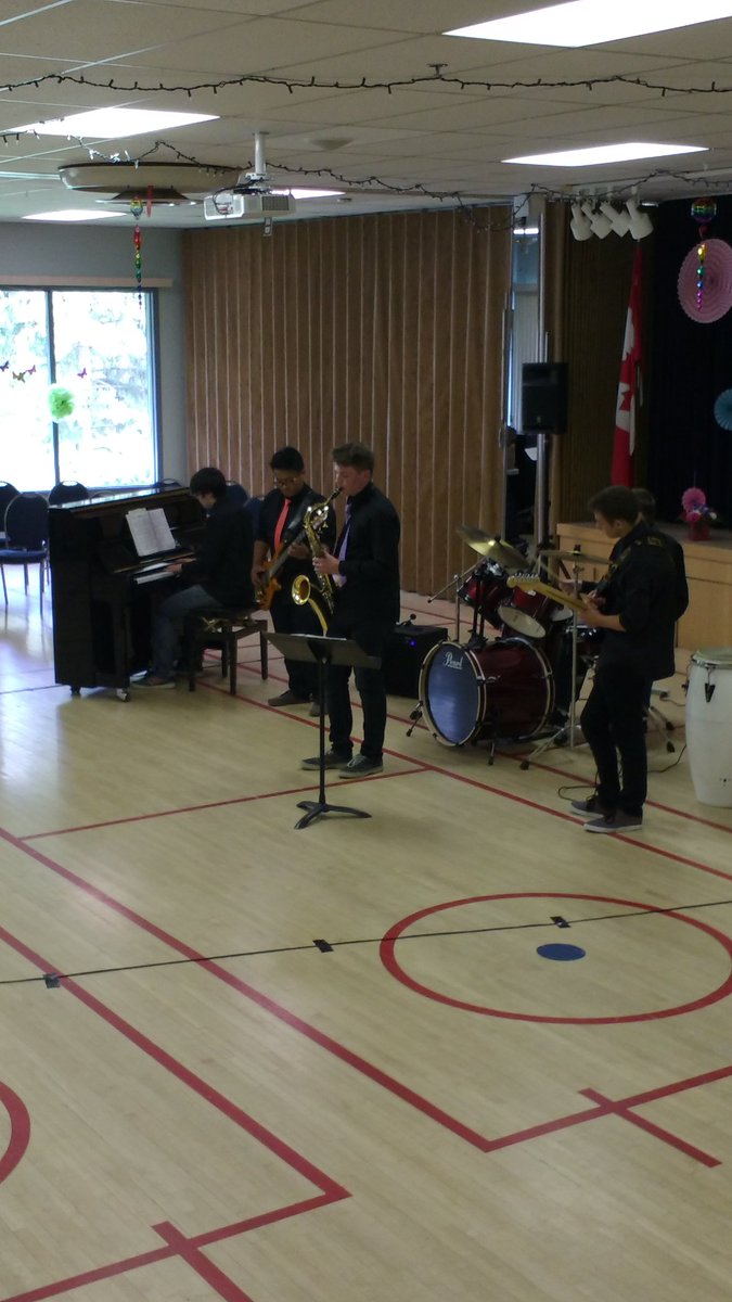 The Flying Shingles jazzin' and pizzazin' at Kaleidoscope and gettin' rave reviews!