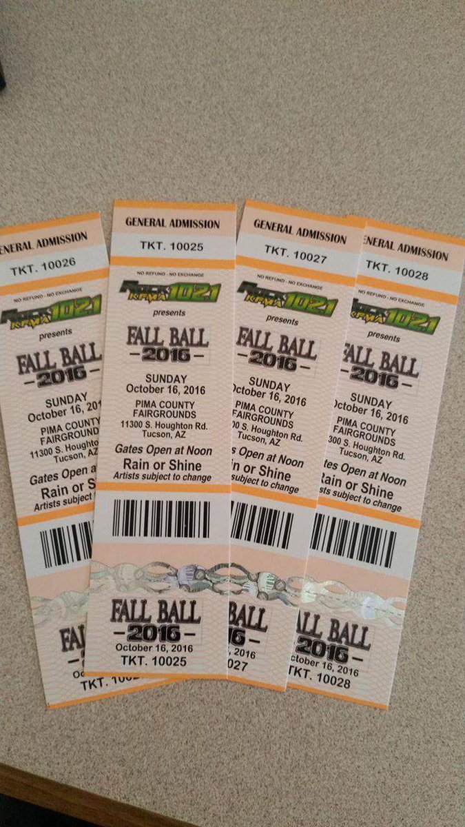 Elif_rever's tweet photo. Still can't believe it, see you in Oct 16th😍❤ @PanicAtTheDisco @brendonurie https://t.co/I9FMsd497f