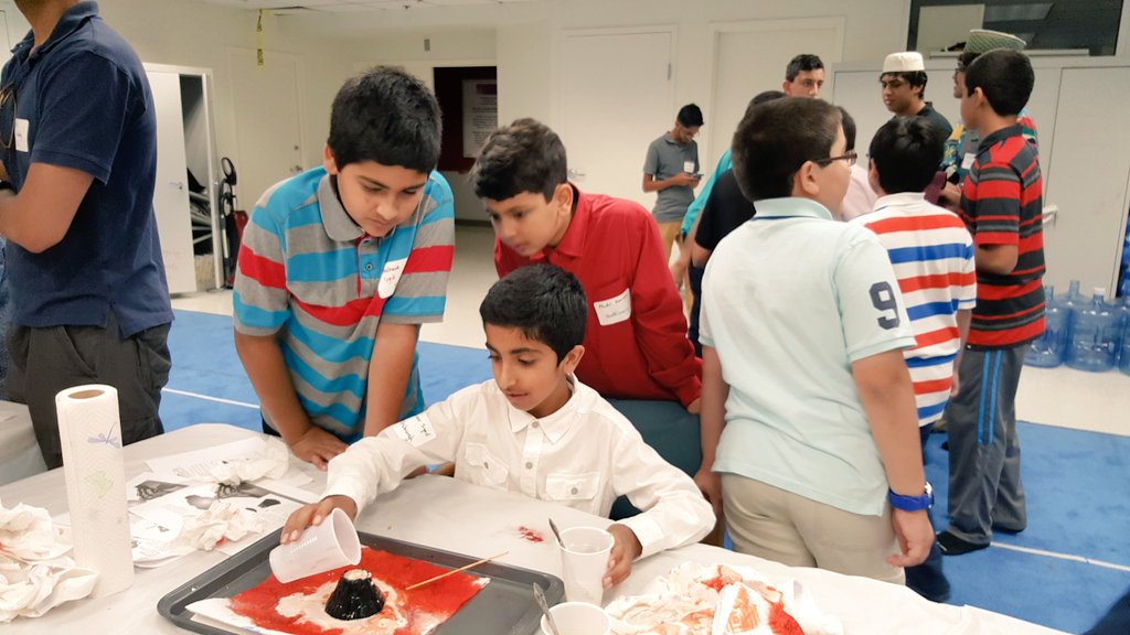 Muslim_Scientst's tweet photo. #Quran &amp; #Science Symposium: Kids get to enjoy elementary level experiments at the #ScienceKitchen

#Islam https://t.co/Gz64tfzckR