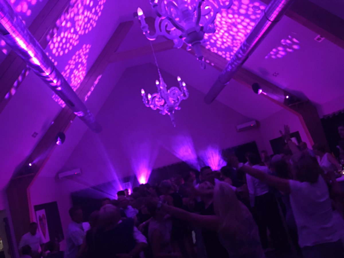 RestaurantFox's tweet photo. Ondertussen bij @RestaurantFox een knalfeest met de masters of dj @skyflynl #altijdeenfeest! #bruiloft #hochzeit https://t.co/cyN14MGmPj