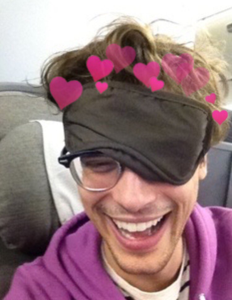 Just a reminder from me and mgg to stay positive and smiling because you're alive and you're amazing 🌟💗