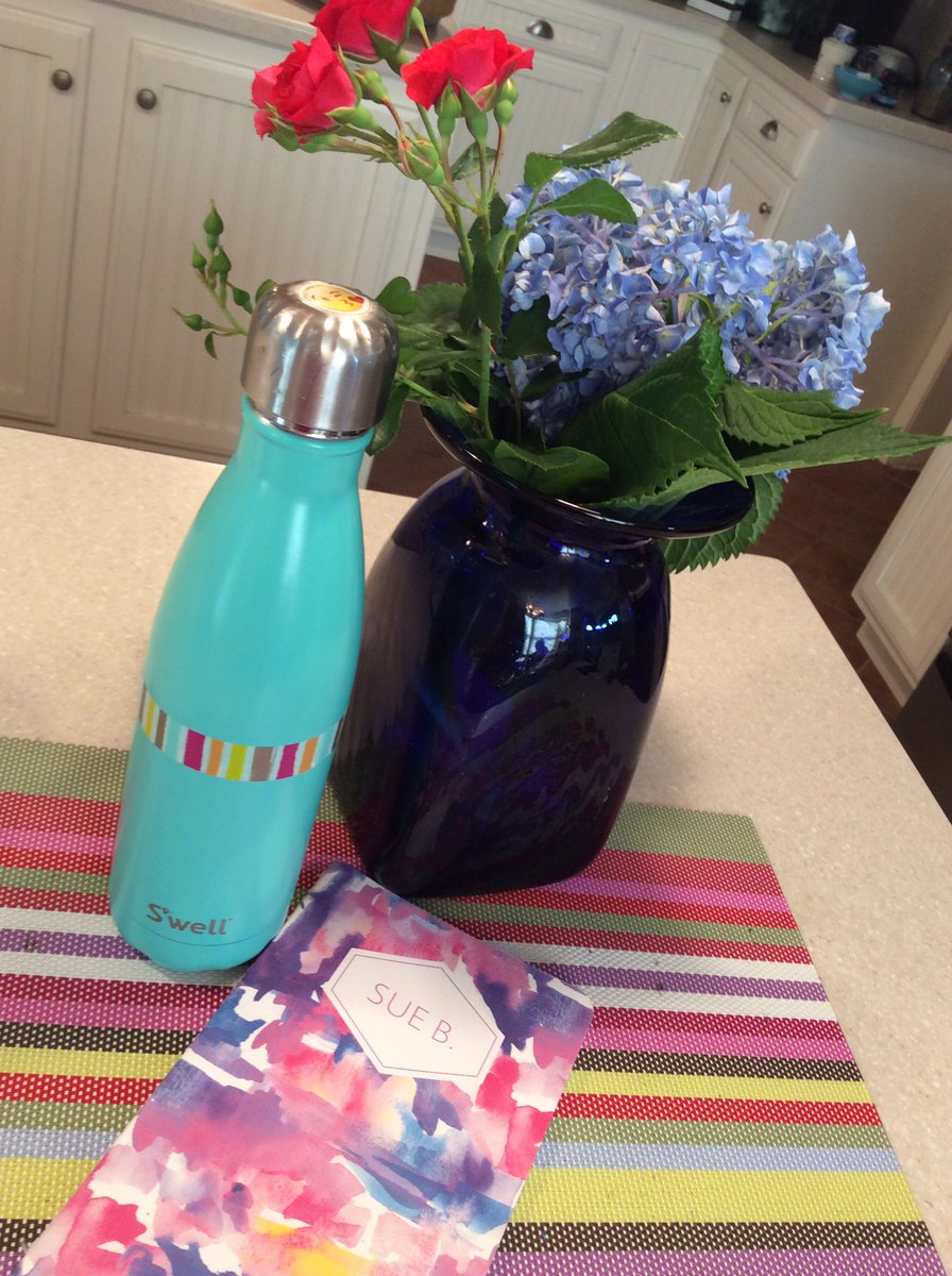 SueBZimmerman's tweet photo. What do I like to have at my #suebschoolretreat @swellbottle @maydesigns @washitapecrafts #justsayin https://t.co/mhCZ1IYzYT