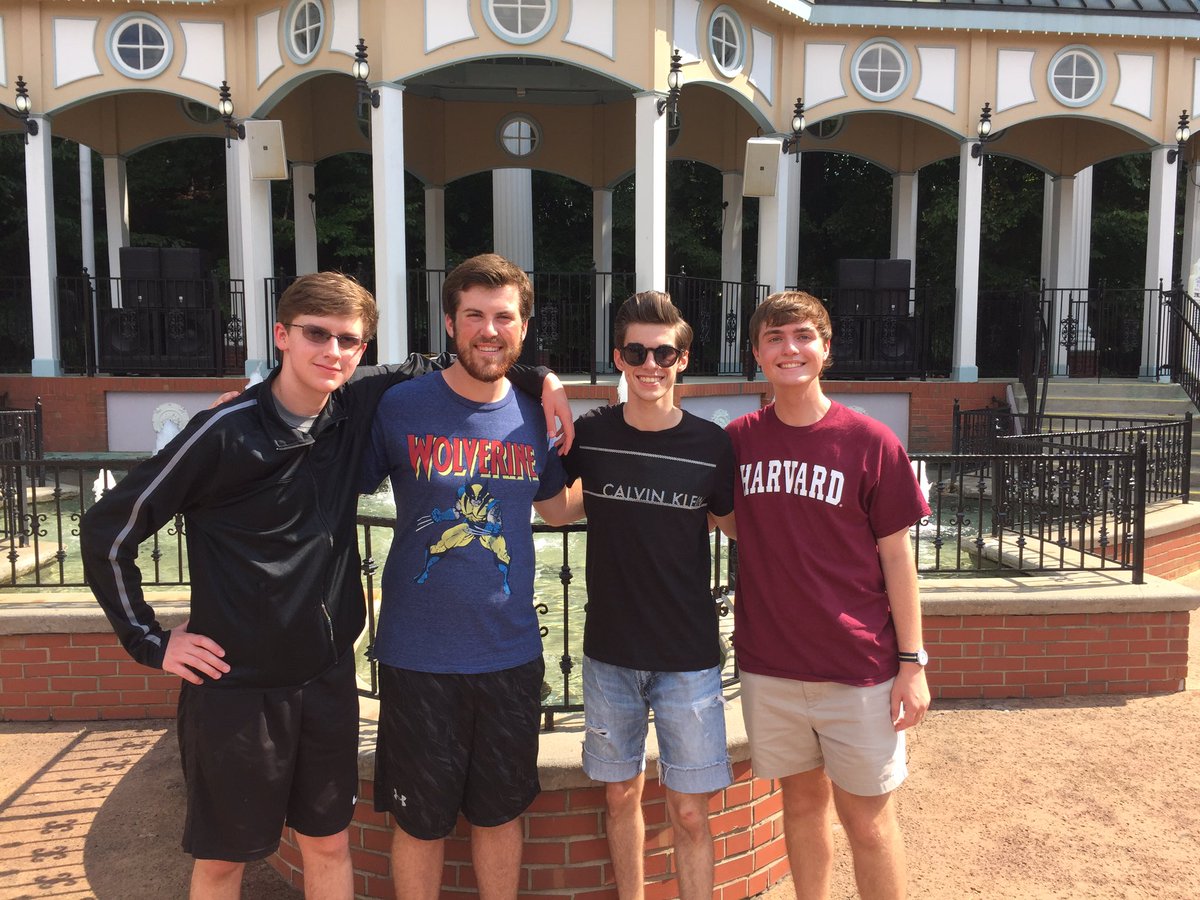 modelhskeyclub's tweet photo. the key club officers enjoyed a fun day at six flags! #GLTC @GAKeyClub https://t.co/Lx3Z8GKRmW