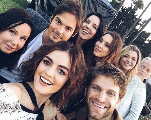 deviokai's tweet photo. ❤️❤️❤️❤️ #PLLWillLiveForever https://t.co/6MTqe7ujK6