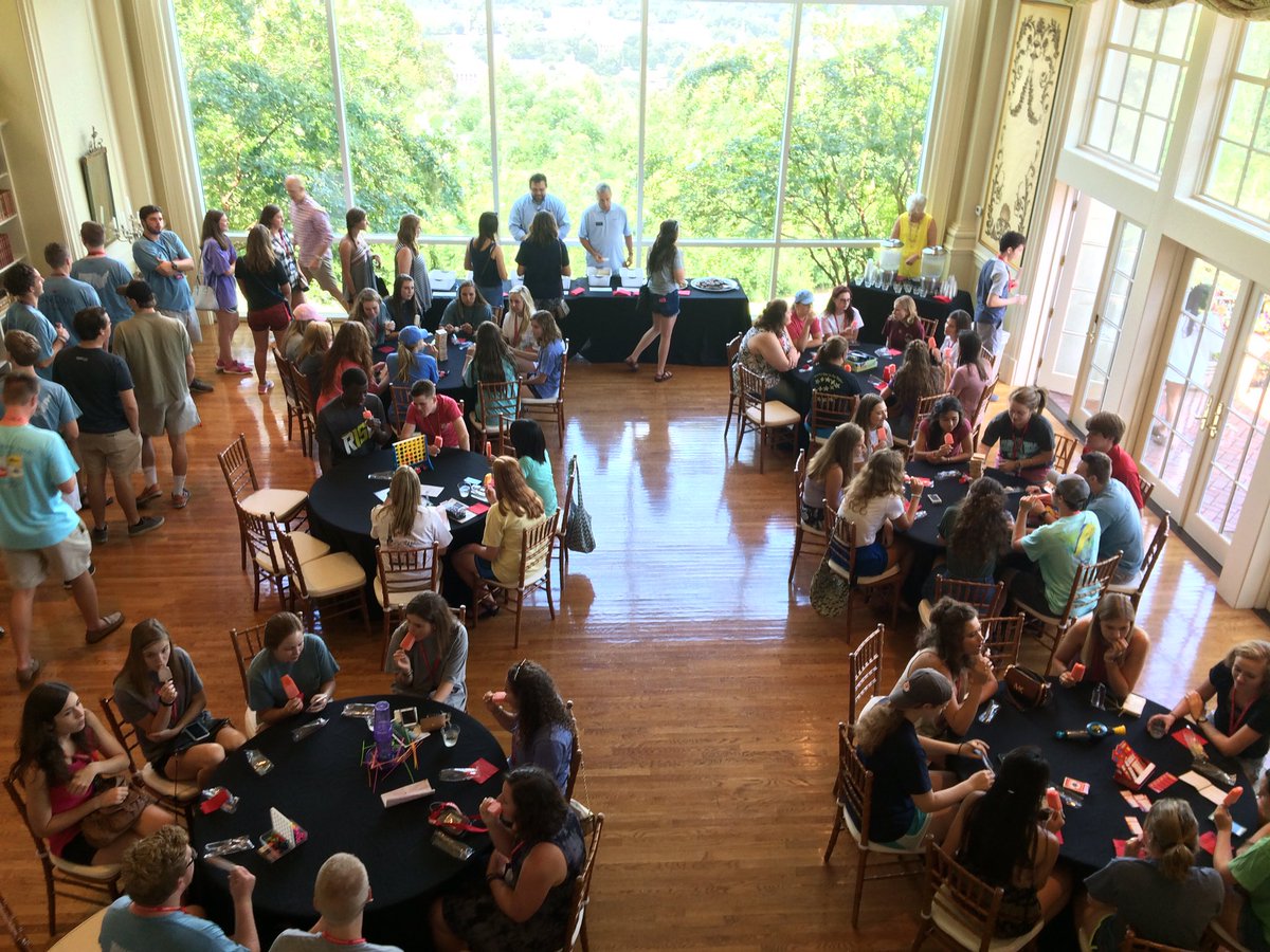 SamfordSA's tweet photo. Connections is poppin' right now at the President's home! Thanks @SteelCityPops! #PopswiththePrez #Connections2016 https://t.co/eU4H6GMRWN