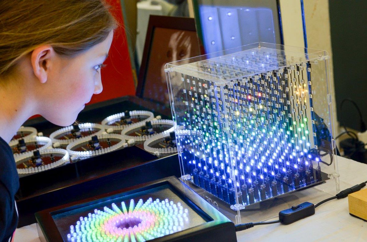 LivingMaths's tweet image. #makerbooth! #CTMMF16 #MakerFaire @makerfairect  The greatest Show and Tell (and playzone) in the world!