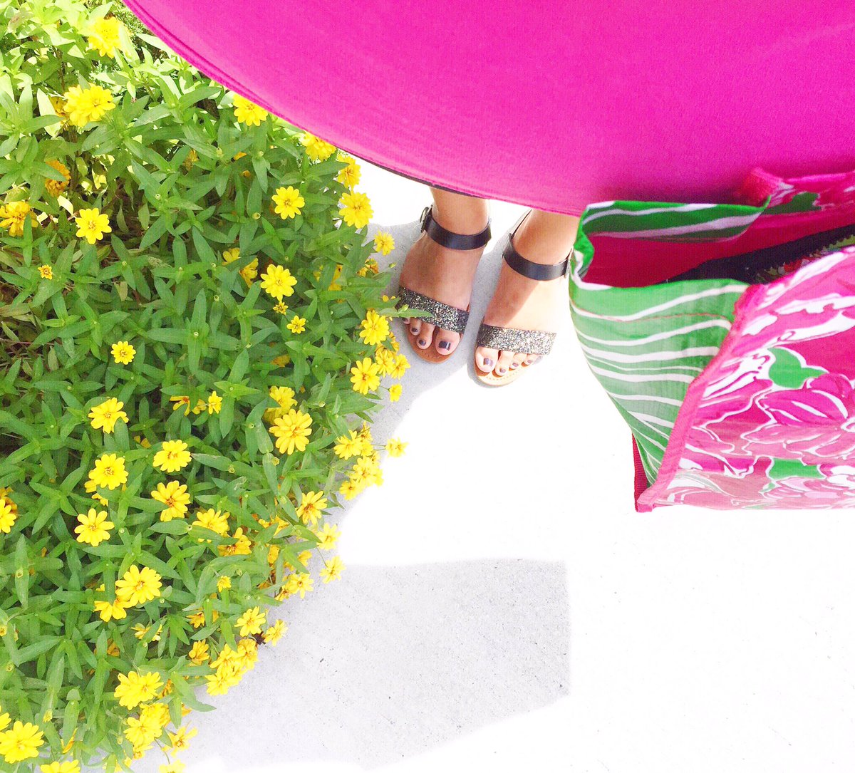 XOXOJessica_T's tweet image. Pretty Shoes,Pretty Flowers and Pretty Market Totes #prettyeverything #lillypulitzer #southernbelle